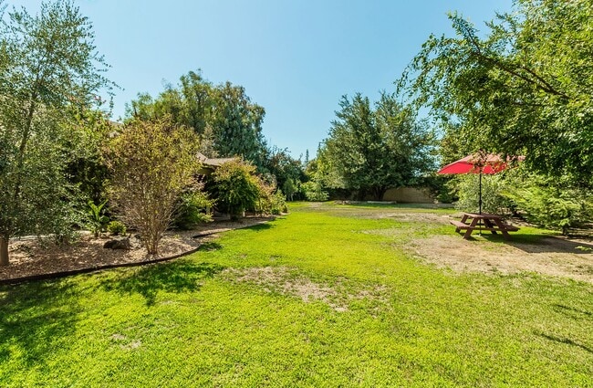 Building Photo - Stunning Woodward Park, Northeast Fresno, ...