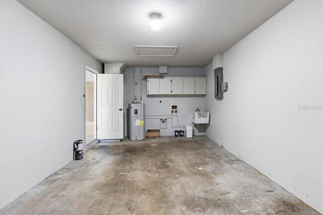 Building Photo - 9216 Anita Ave