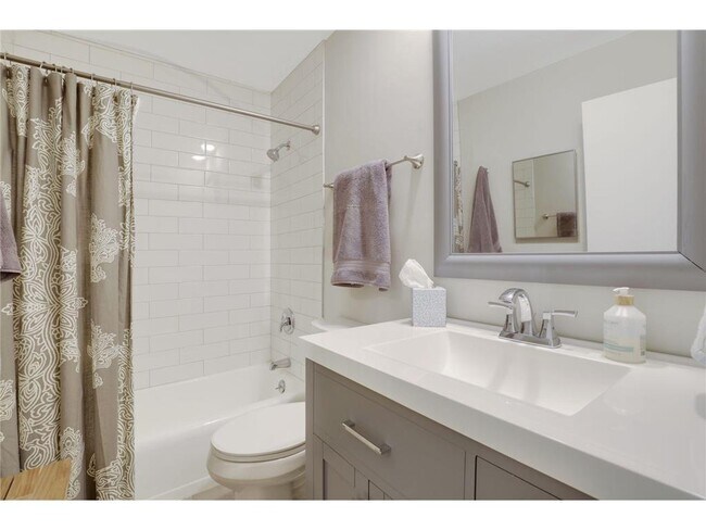 Building Photo - 4000 Mavelle Dr