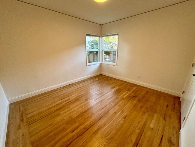 Building Photo - Gorgeous San Leandro Bungalow!