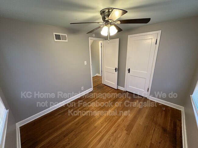 Building Photo - 4418 Sunrise Dr