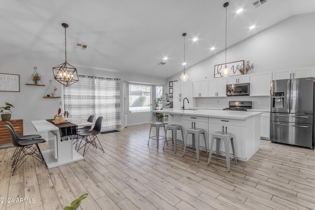 Building Photo - 1114 E Artesian Way