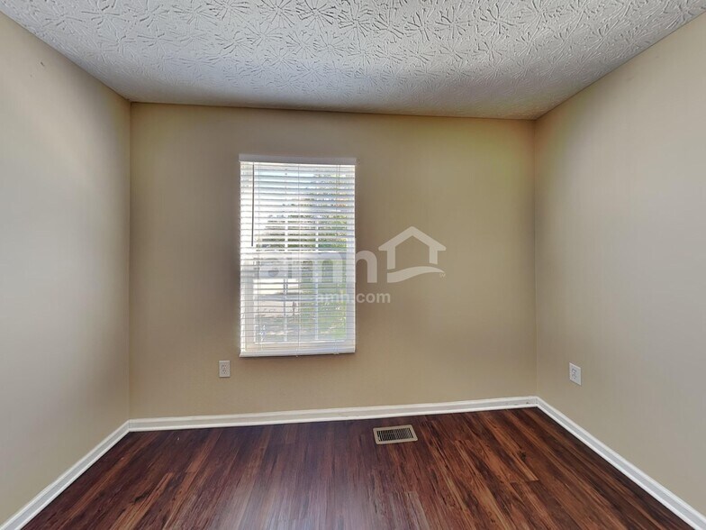 Building Photo - 227 Merriston Cir