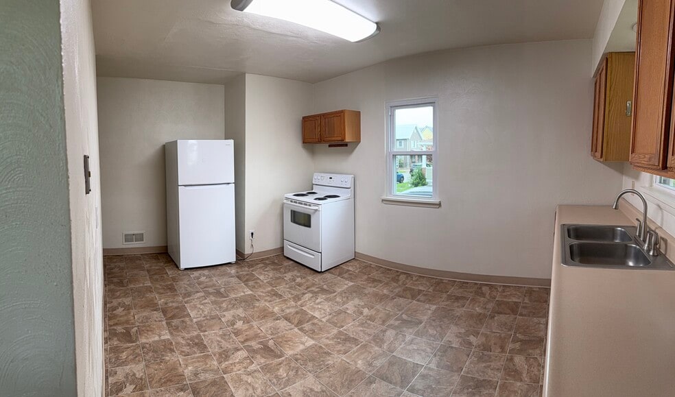 Building Photo - 1401 Elm St