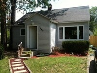 Building Photo - 2940 Hiawatha St