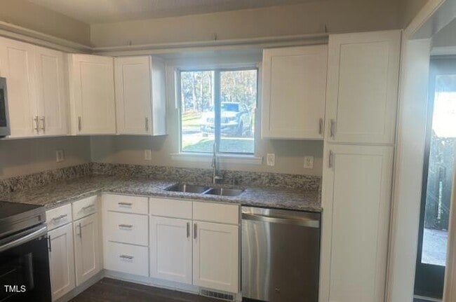 Building Photo - 4720 Walden Pond Dr