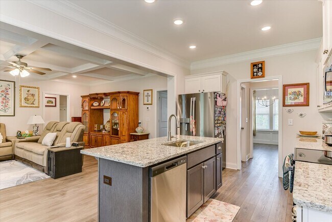 Building Photo - 6051 Big Pond Trl