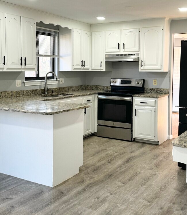 Building Photo - 12 Echo Ln