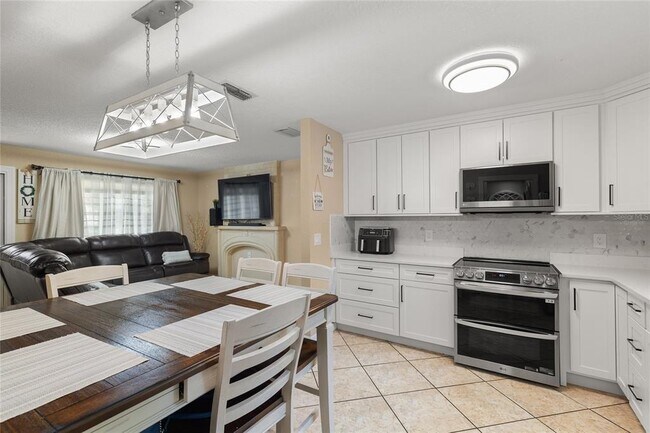 Building Photo - 1735 4th Ave E