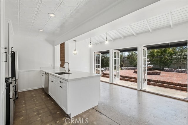 Building Photo - 241 E 21st St