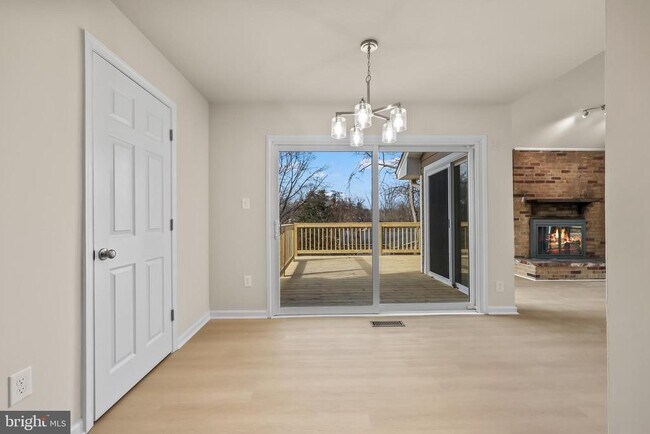 Building Photo - 2520 Linwood Ln