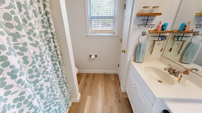 Building Photo - 123 Harbour View Dr