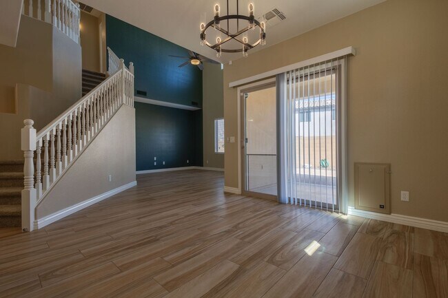 Building Photo - 3 Bedroom 2.5 Bathroom