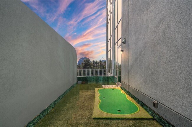 Building Photo - 360 E Desert Inn Rd