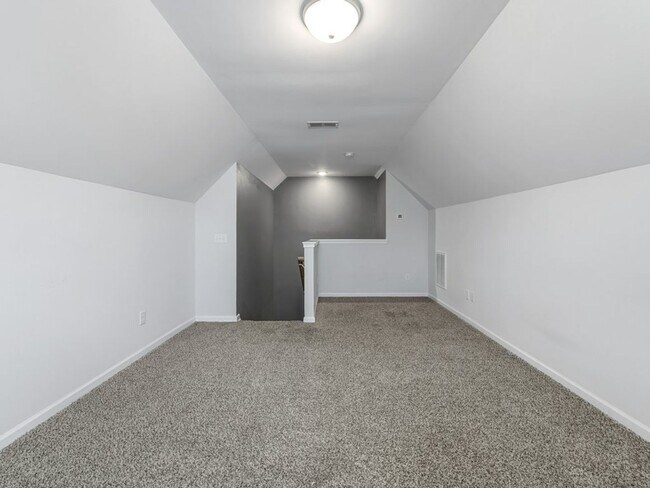 Building Photo - Stylish 3BR/2BA Home with Bonus Room in Gr...