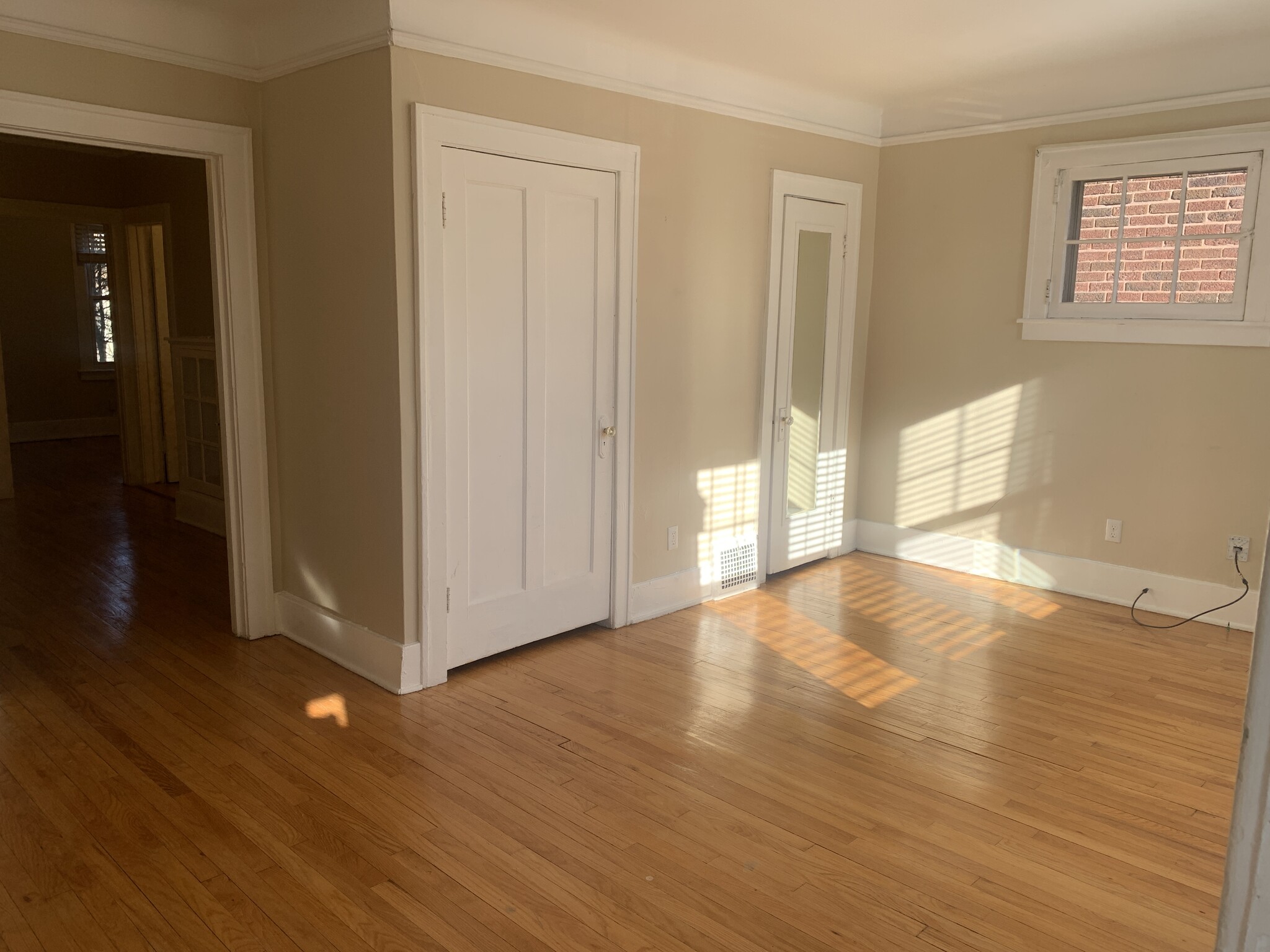 Hardwood floors throughout - 602 W 3rd St