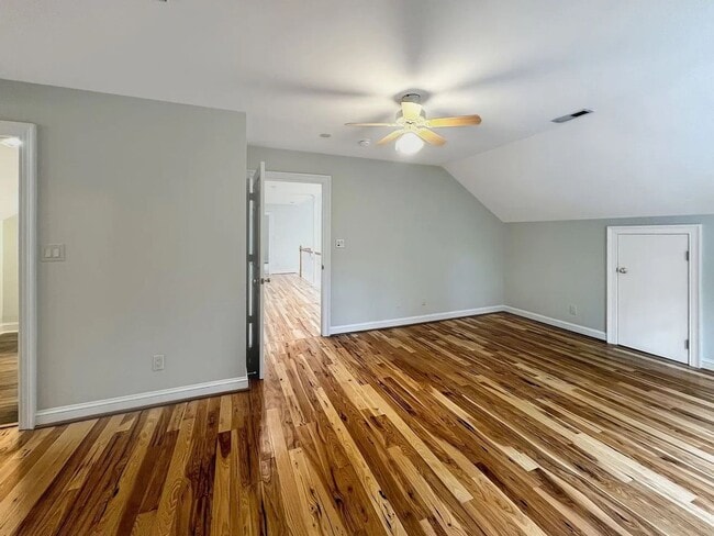 Building Photo - Secluded Near West End 5 bedroom