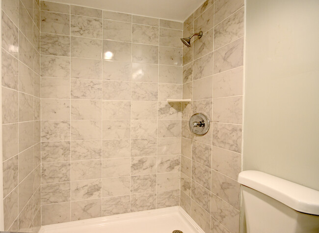 master bath - 206 Easthampton I