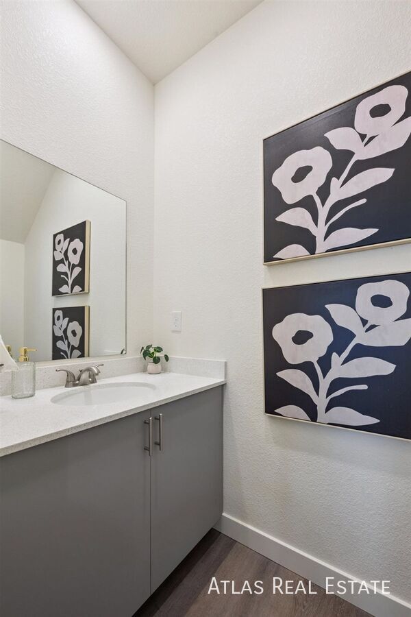 Building Photo - 653 Coney Aly