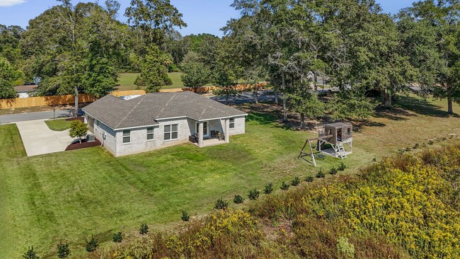 Building Photo - Home in Lake Arthur Estates!