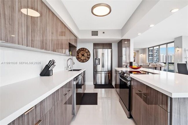 Building Photo - 3600 Mystic Pointe Dr