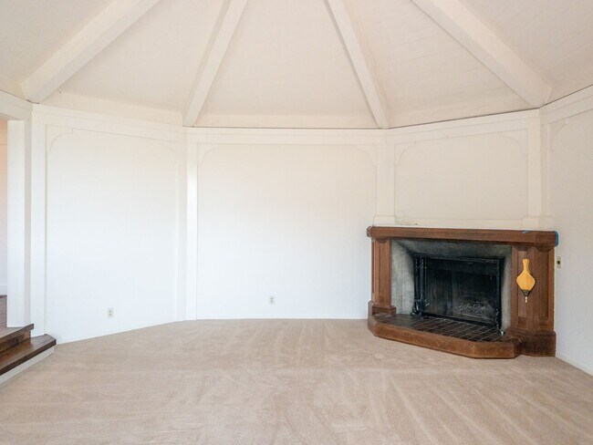 Building Photo - 27 Meadow Hill Dr