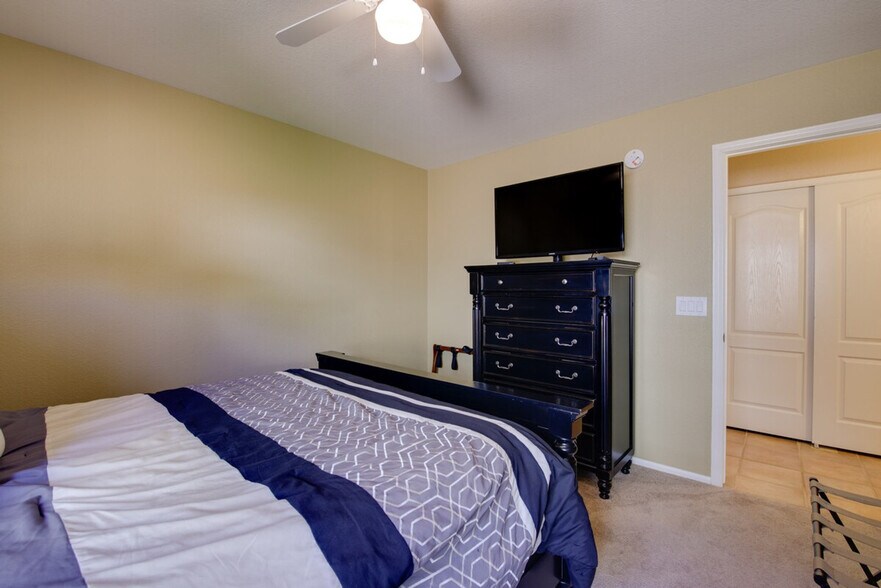 Building Photo - 3830 E Thornton Ave