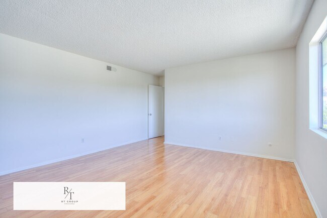 Building Photo - Spacious 2-Bedroom, 2-Bathroom Unit in Prime Monterey Park