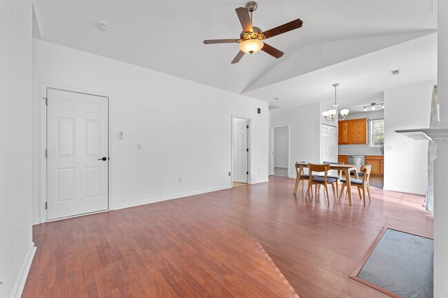 Building Photo - 4 Maravista Ave