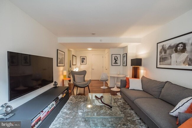 Building Photo - 219-29 S 18th St (Parc Rittenhouse)