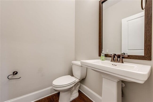 Building Photo - 1265 Linden Ct