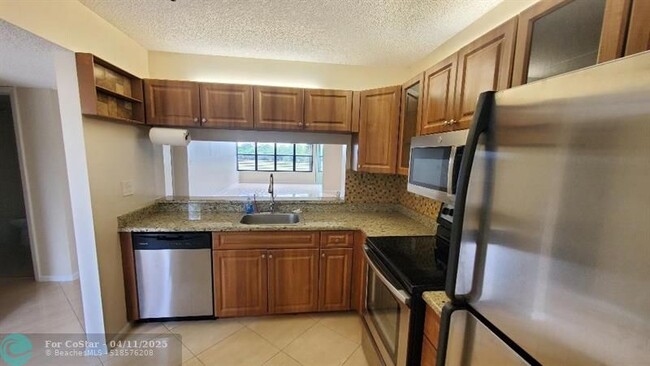 Building Photo - 2767 Carambola Cir N