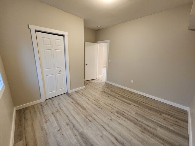 Building Photo - Spacious 3-Bedroom, 1-Bathroom Home AVAILABLE NOW!!