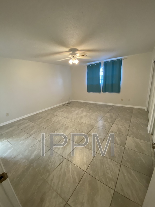 Building Photo - 1500 Palm Valley Dr W