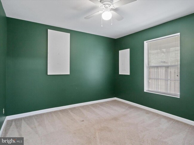 Building Photo - 303 Mayfair Pl