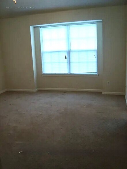 Building Photo - 712 SW Shadow Glen Dr