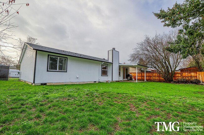 Building Photo - Newly Renovated 3 Bed 2 Bath Home in Gresh...