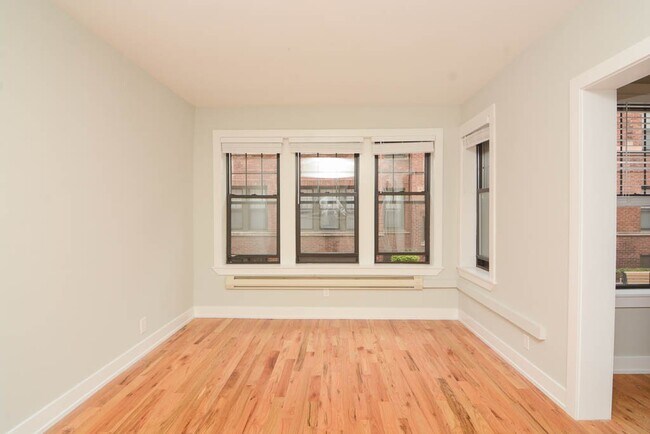 Building Photo - 4420 N Wolcott Ave
