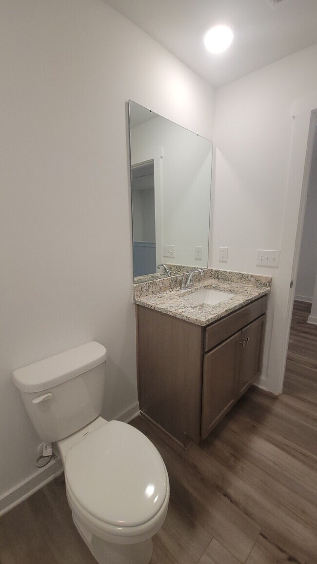 Building Photo - 7589 Discovery Pt Dr NW