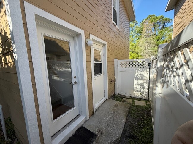 Building Photo - 14531 Cotswolds Dr