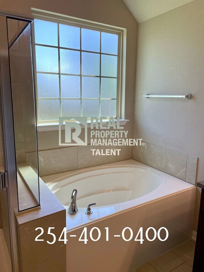 Building Photo - DEAL ALERT!!! 3 Bedroom, 2 Bathroom Home f...