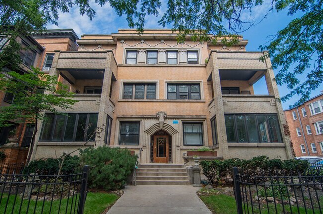 Primary Photo - 844 W Lakeside Pl