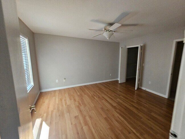 Building Photo - 1 Bedroom Condo located at Bella Club