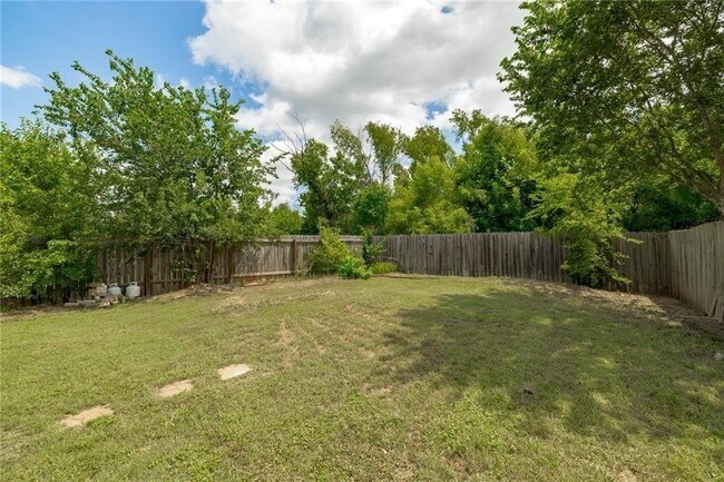 Building Photo - 2610 Hutton Ln