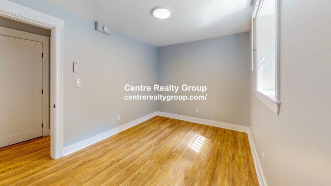 Building Photo - 132 Sherman St