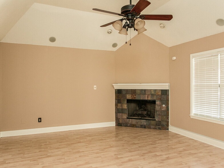 Building Photo - 10264 Amanda Dr