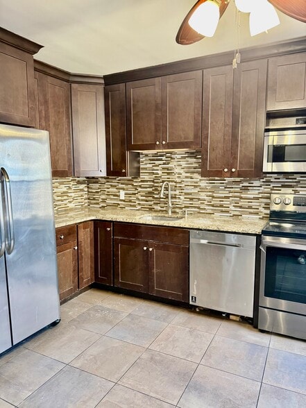 Building Photo - 1115 W Main St