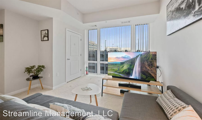 Building Photo - 1 br, 1 bath House - 930 Wayne Ave #707