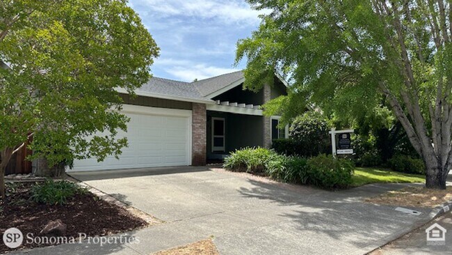 Building Photo - Spacious 4 Bedroom Eastside Home