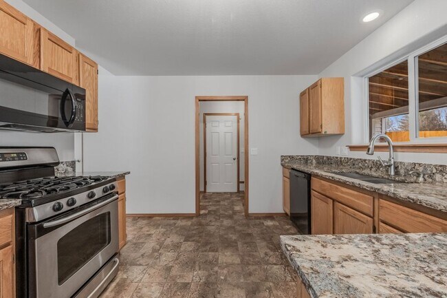 Building Photo - Hayden Rancher with RV parking
